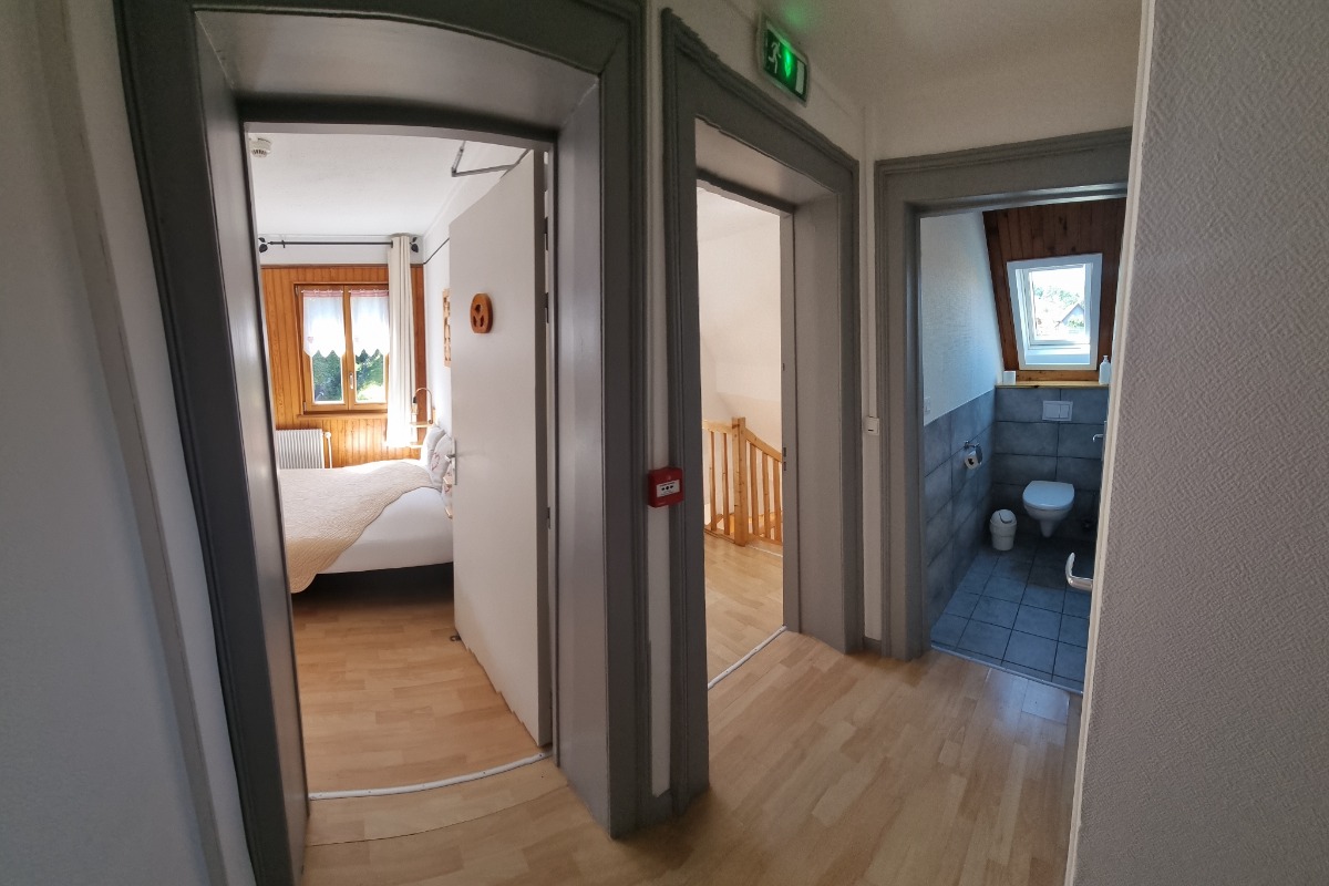 chambre bretzel avec toilettes privatifs sur le palier - Chambre d'hôtes - Sondernach