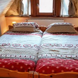 chambre 2 lits rapprochés - Location de vacances - Beblenheim