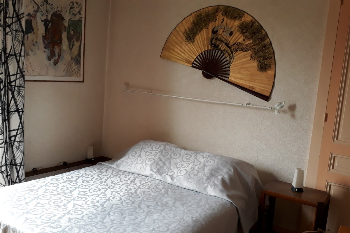 Chambre lit double 160x200 - balcon - Location de vacances - Chaponost
