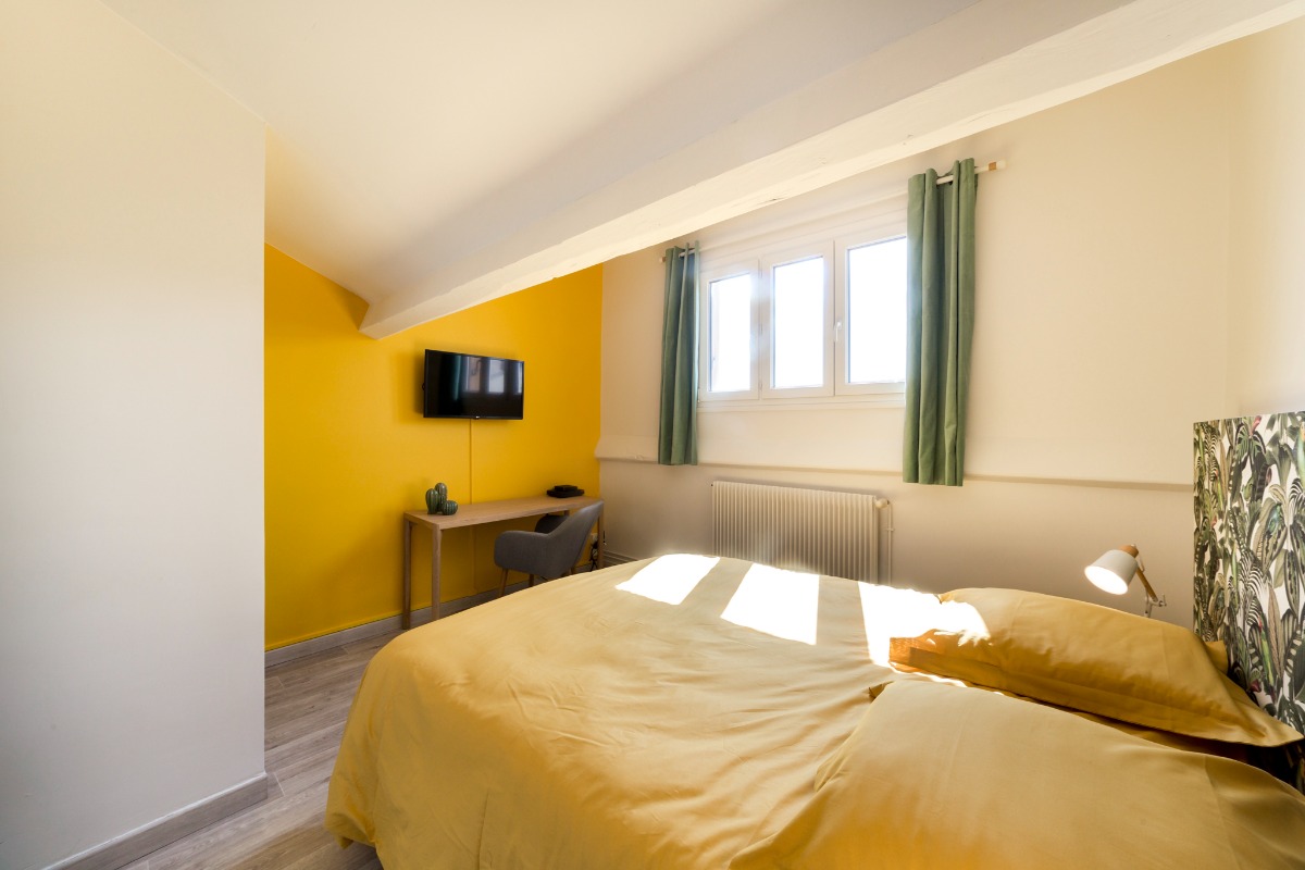 Chambre avec lit en 160 x 200 - Location de vacances - Lyon