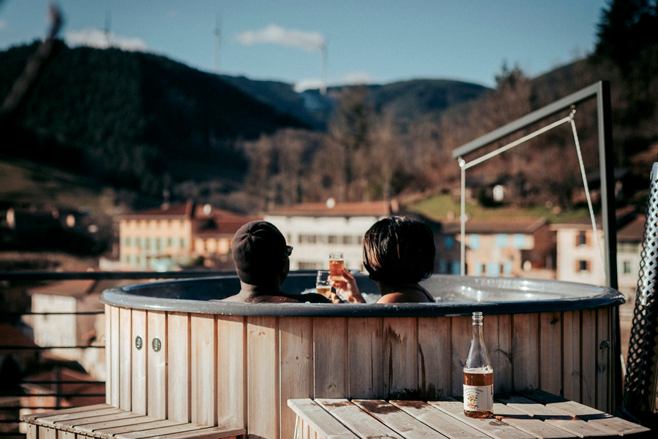 Profitez du bain nordique extérieur en mode privatisé - Location de vacances - Valsonne