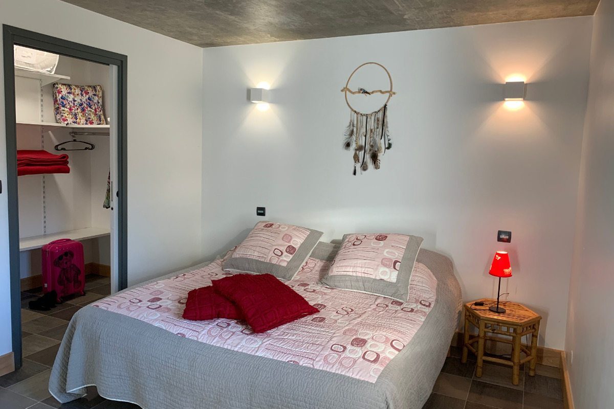 Chambre avec dressing et climatisation du Cocon - Location de vacances - Valsonne