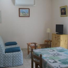 chambre avec lit en 140 - Location de vacances - Meyras