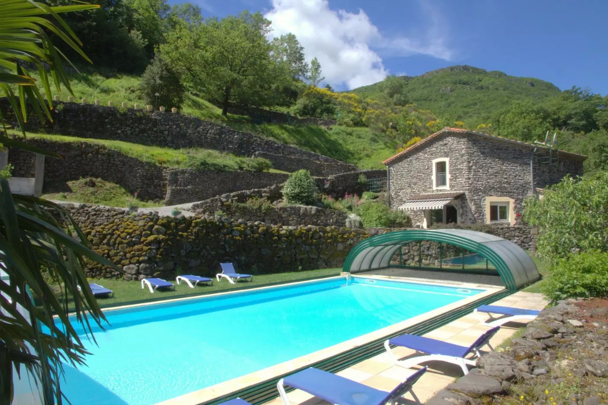 La maison d'hôtes et la piscine - Location de vacances - Rochessauve