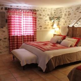 gite Ardèche- la Bergerie des Etoiles- grande chambre - Location de vacances - Lussas