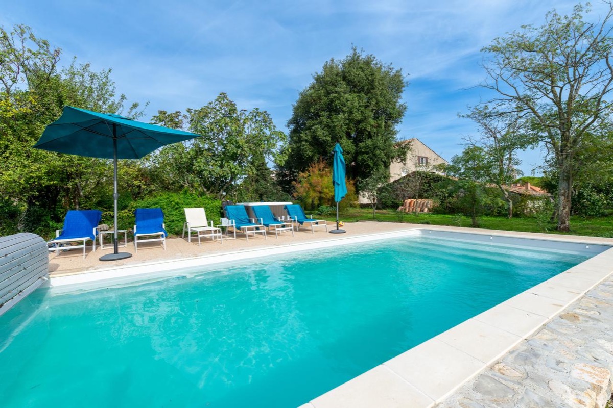 La piscine 9*4  - Location de vacances - Saint-Remèze