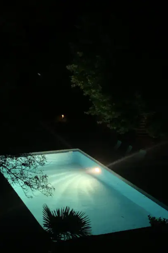 Notre piscine vue de nuit - Location de vacances - Saint-Montan