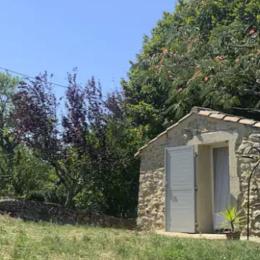 Le Mas d'Eylieux - Saint Montan - Salon de jardin du gîte - Location de vacances - Saint-Montan