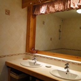 Salle de bains lavabos - Location de vacances - Châteauneuf