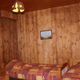 Chalet Ste Foy - Chambre avec 3 lits simples - Location de vacances - Sainte-Foy-Tarentaise