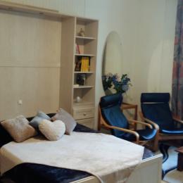 Pièce de vie : Studio dans un hôtel de charme situé à Aix les Bains en Savoie pour 2 personnes - Wifi gratuit - Location de vacances - Aix-les-Bains