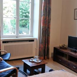 Le coin salon, télévision, accès Wifi et téléphone fixe - Location de vacances - Aix-les-Bains