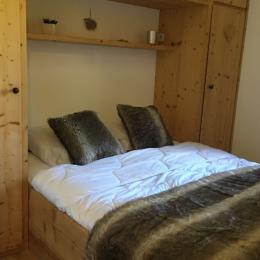 Chambre 1 élégamment meublée - lit de 160x200 - Location de vacances - Valloire