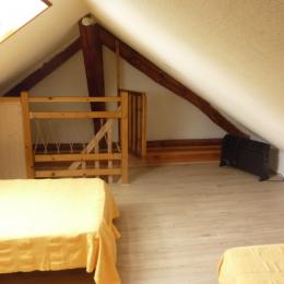 chambre mansardée 17 m2 3 lits 90 - Location de vacances - Montaimont