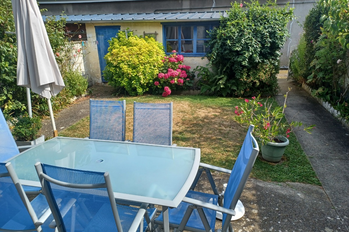 terrasse du gîte prochainement refaite en bois - Location de vacances - Dieppe