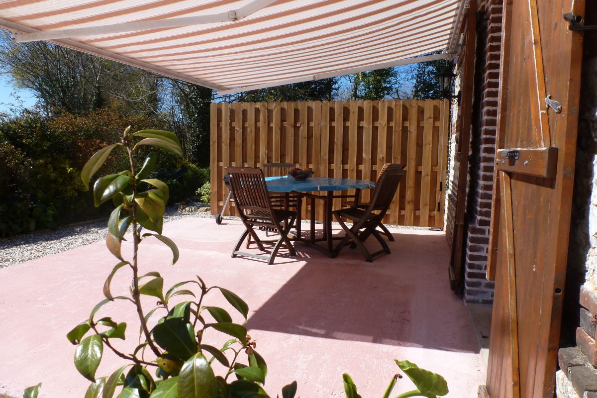 Terrasse plein sud et barbecue, transats - Location de vacances - Bec-de-Mortagne