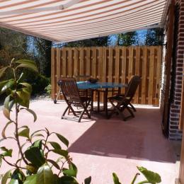Terrasse plein sud et barbecue, transats - Location de vacances - Bec-de-Mortagne