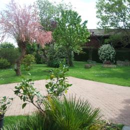 Une partie du jardin - Location de vacances - Sainte-Néomaye