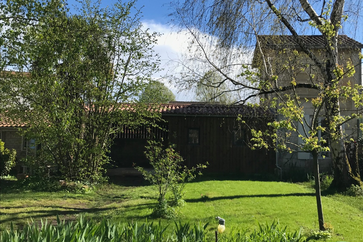 Le Petit horizon dans le jardin de 1000 m2 - Location de vacances - Niort