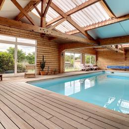 piscine couverte chauffée - Location de vacances - Nueil-les-Aubiers