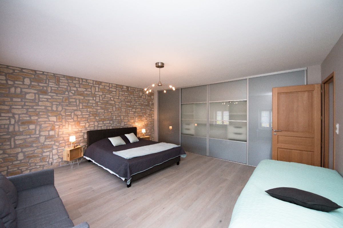 Chambre verte 1 lit 160x200 et 1 lit 90x200 - Location de vacances - La Neuville-aux-Joûtes