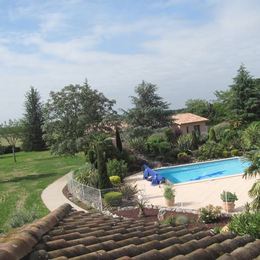 Vue piscine - Saint Sulpice - Tarn - - Chambre d'hôtes - Saint-Sulpice