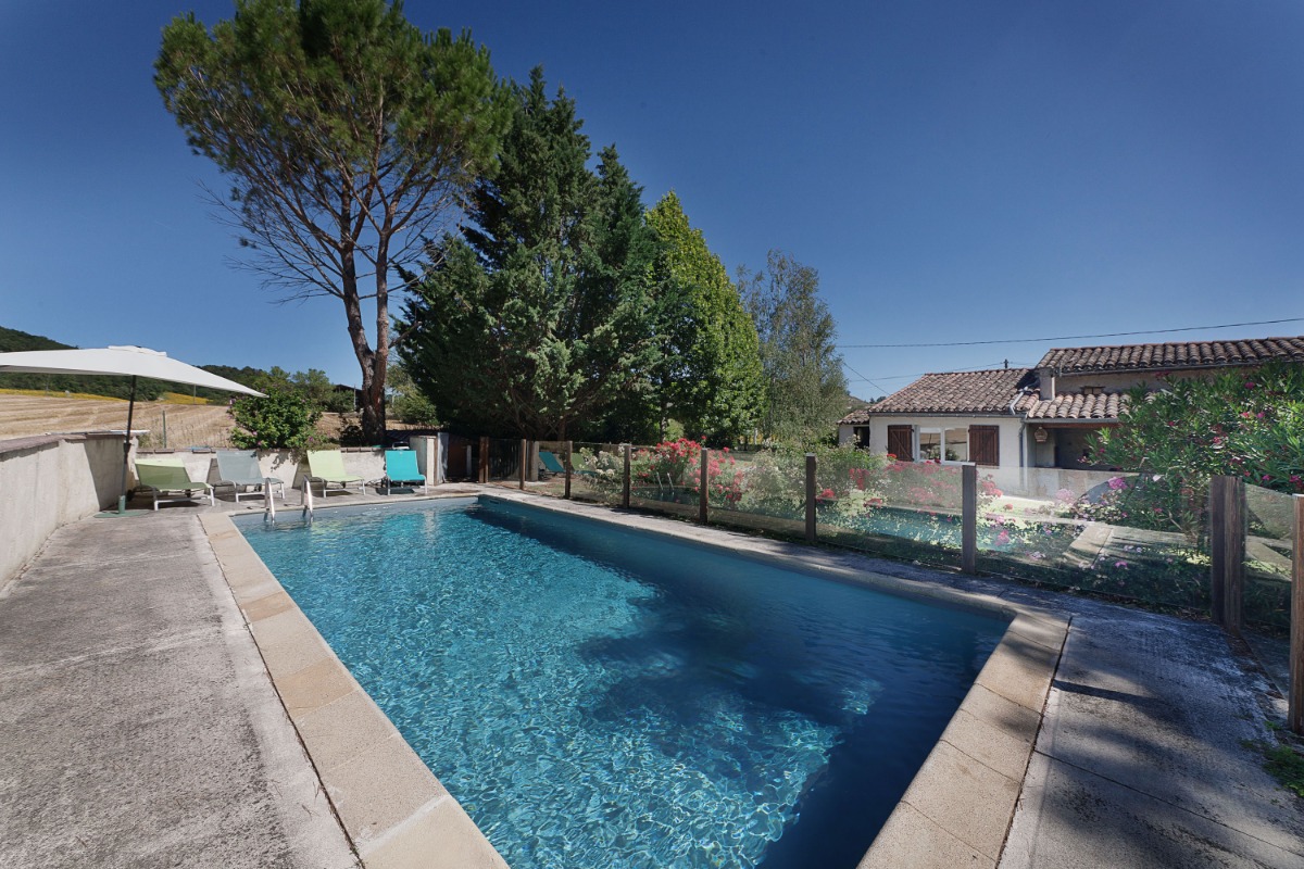 Gite piscine 6 personnes à Lautrec dans le Tarn en Midi Pyrénées région Occitanie - Location de vacances - Lautrec