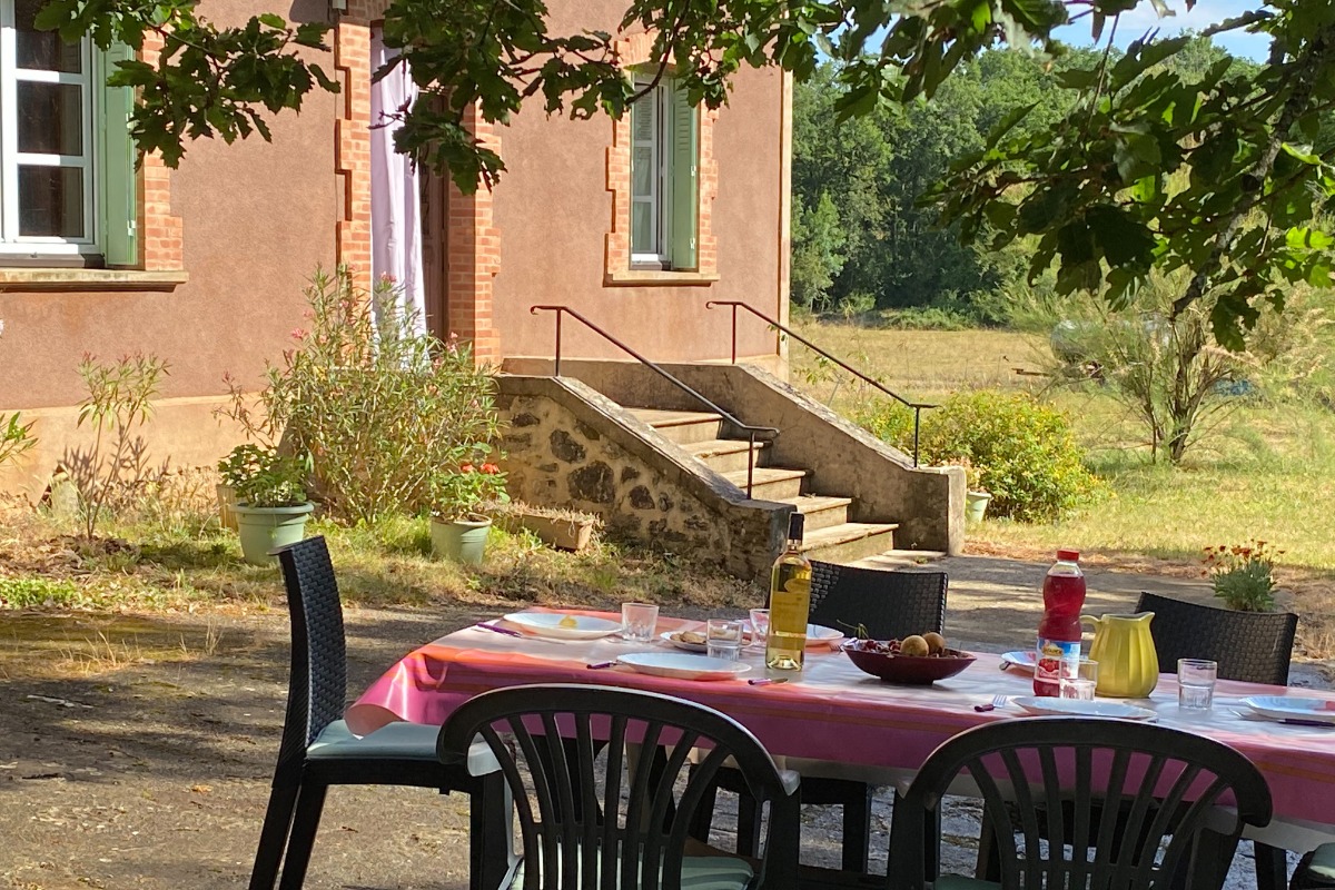 terrasse ombragée + coin repas - Location de vacances - Tonnac