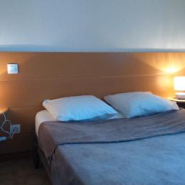Chambre lit 140 - Location de vacances - Montpezat-de-Quercy
