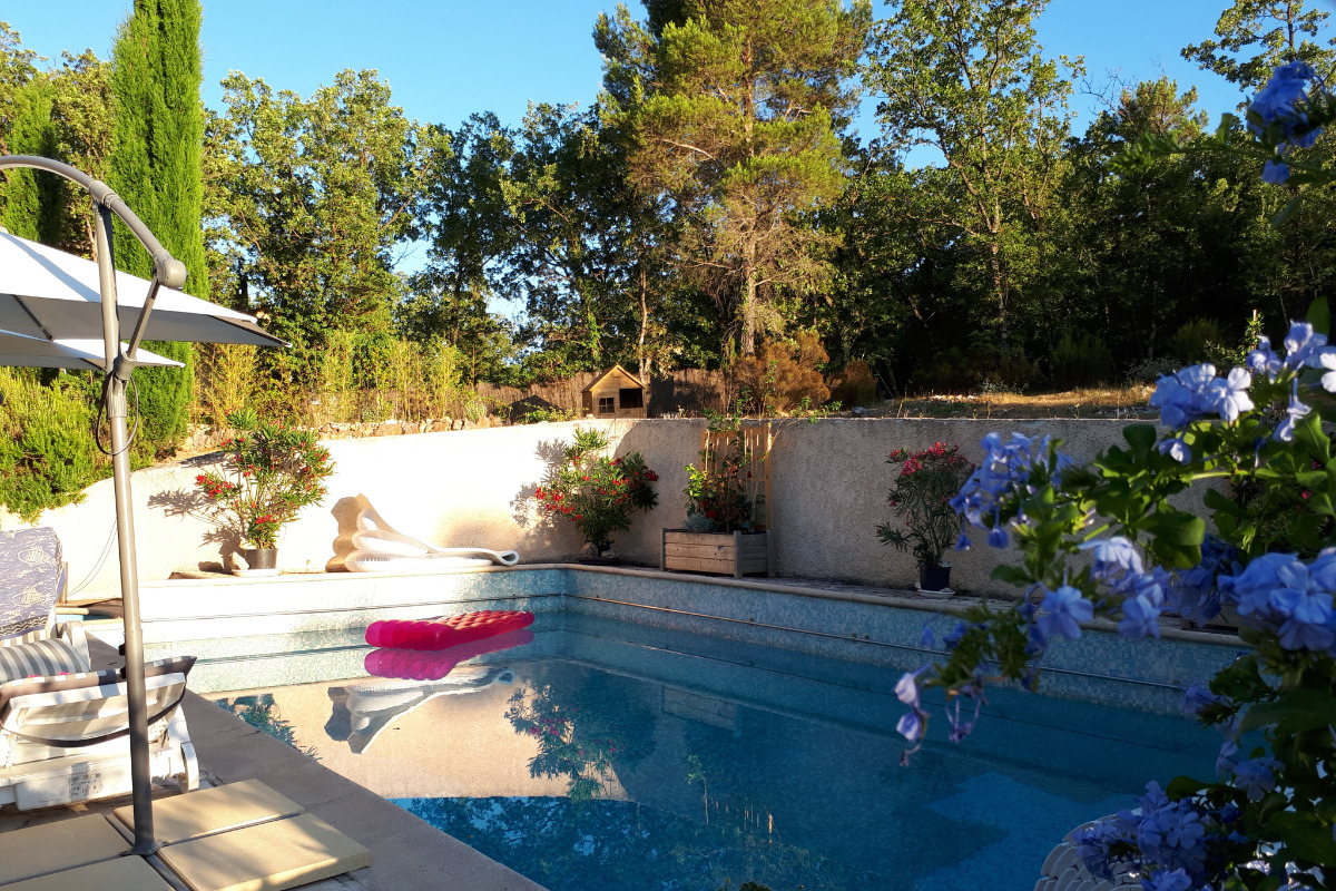 Clos de la Chesnaye, maison provençale mitoyenne avec piscine