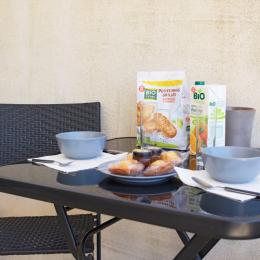 Effet  Mer 83 : petit déjeuner sur la terrasse - Location de vacances - Saint-Mandrier-sur-Mer