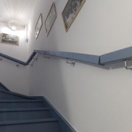 Escalier d'accès au 1er étage - Location de vacances - La Londe-les-Maures