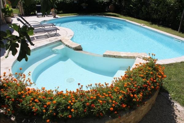 Jacuzzi et piscine - Location de vacances - Saint-Didier
