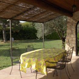 la terrasse vue jardin - Location de vacances - Vaison-la-Romaine
