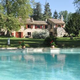 Le jardin et la piscine du Moulin - Chambre d'hôtes - Visan