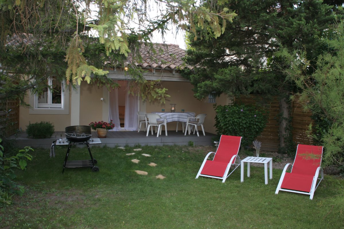 terrasse et jardin - Location de vacances - Saint-Saturnin-lès-Avignon