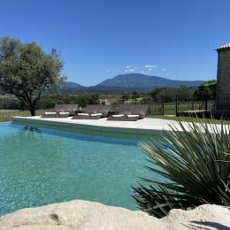 Espace piscine vue Mont Ventoux - Chambre d'hôtes - Buisson
