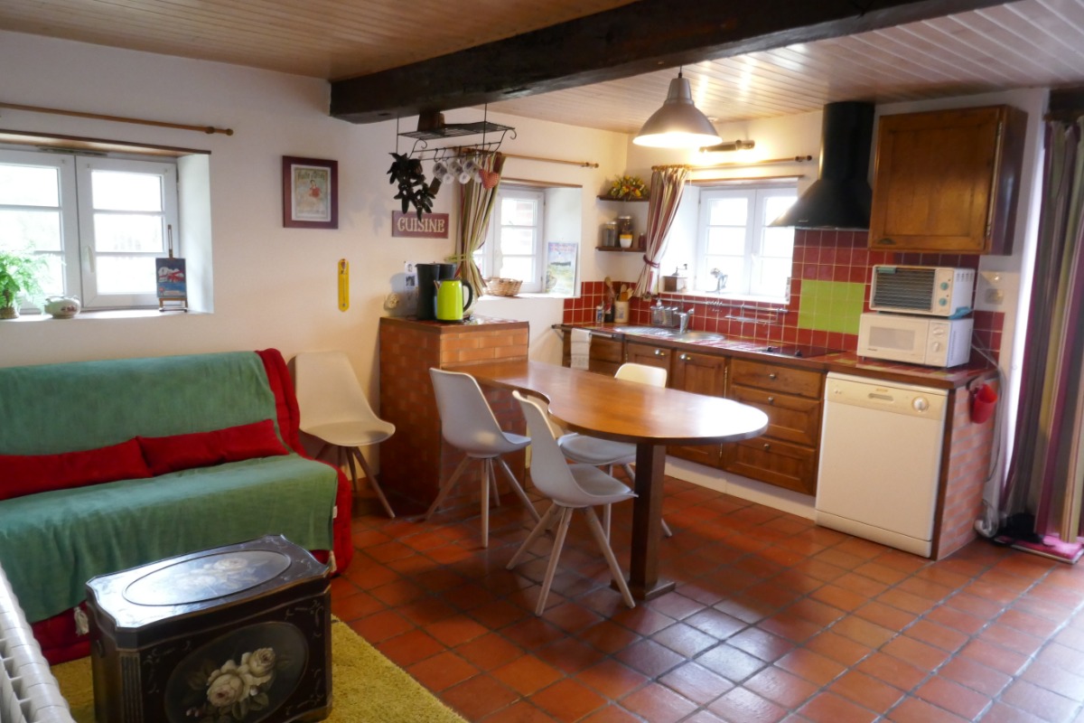 Pièce de vie avec cuisine ouverte - Location de vacances - Sèvremont