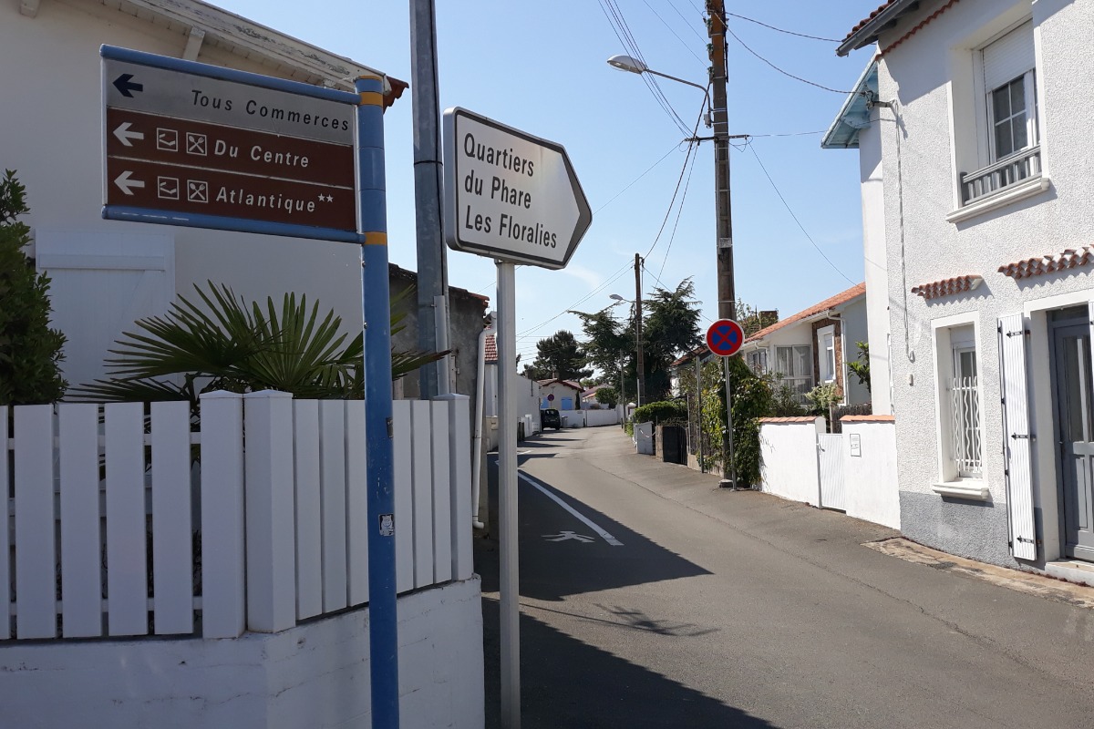 Anglede la maison-emplacement véhicule juste après le stationnement interdit - Location de vacances - La Tranche sur Mer