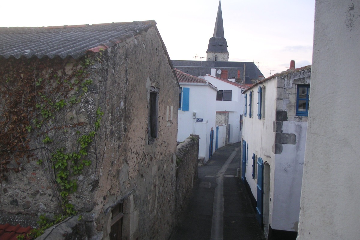 La rue Cadou vue de la chambre - Location de vacances - Saint Gilles Croix de Vie