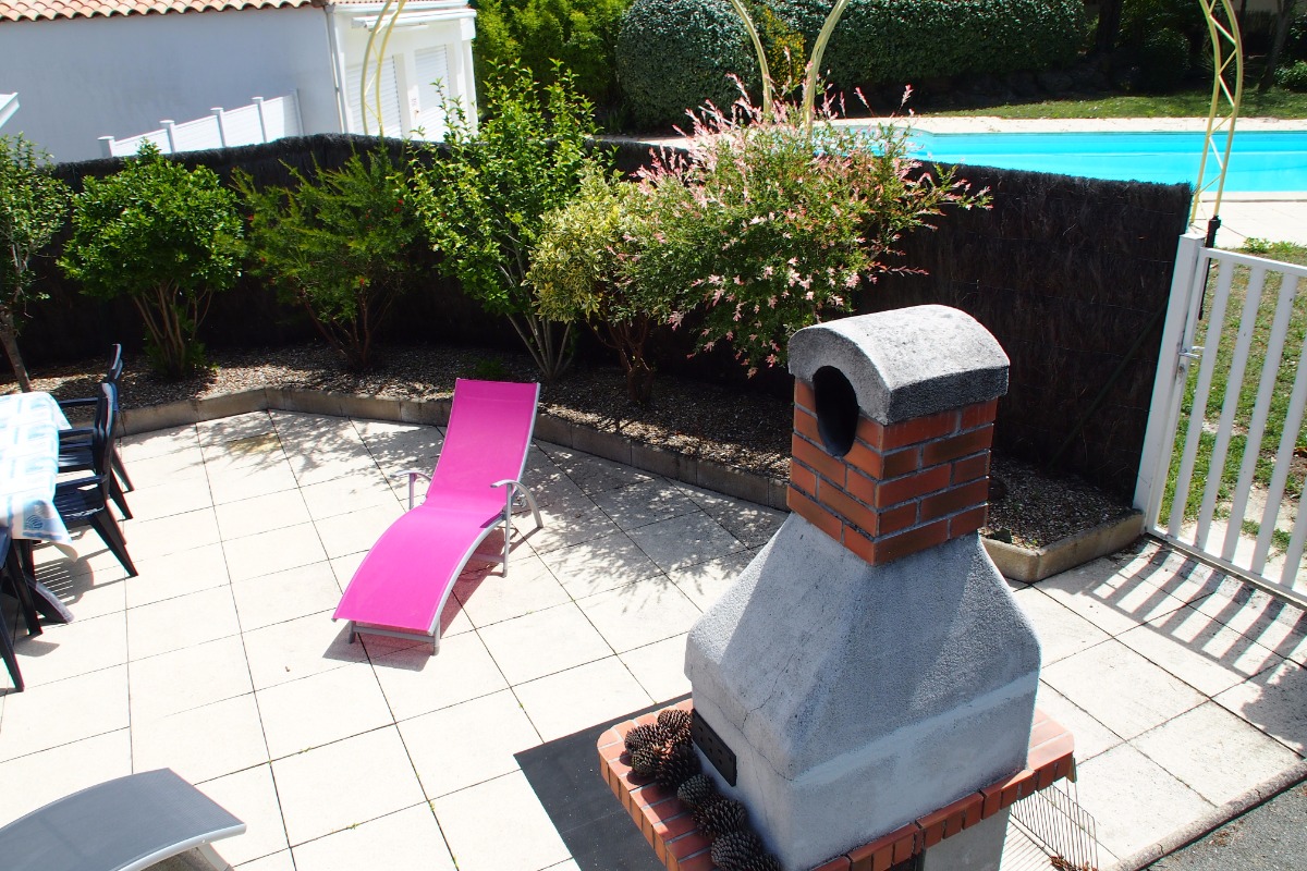 Terrasse avec accès direct à la piscine - Location de vacances - La Tranche sur Mer