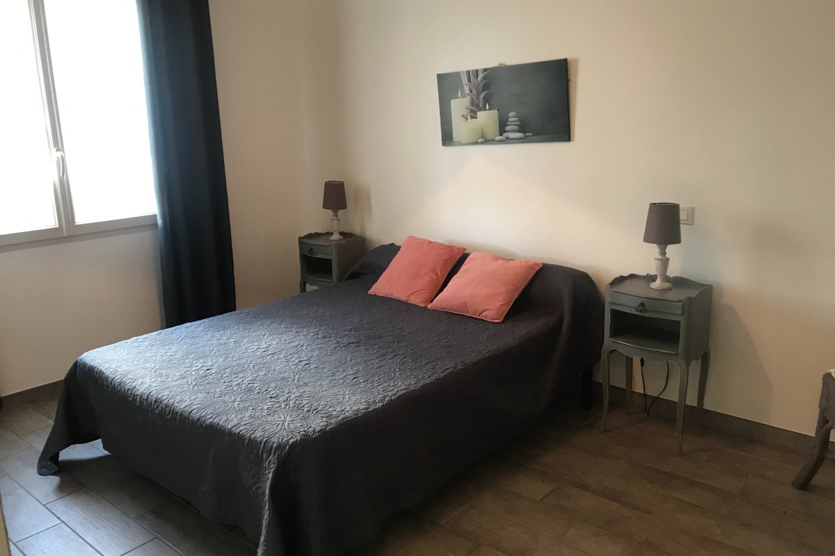 Chambre 1 avec un lit en 140 - Location de vacances - La Garnache