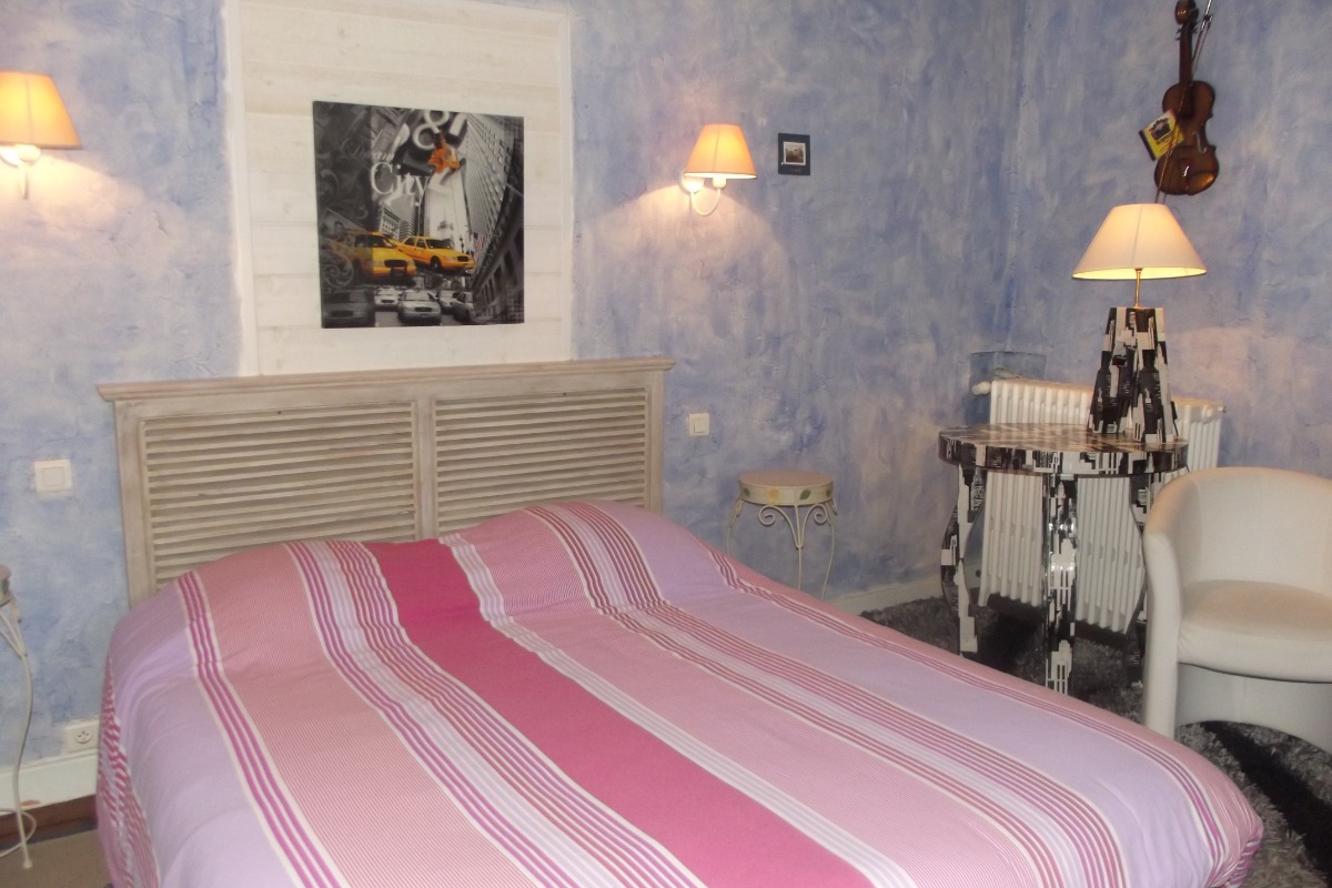 La chambre Neptune avec un lit en 160 - Chambre d'hôtes - Fontenay le Comte