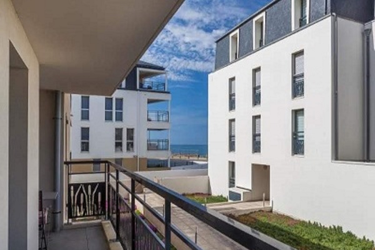Appartement 2/4 pers avec balcon offrant une jolie vue latérale sur la mer, St Hilaire de Riez (Vendée, Pays de La Loire)