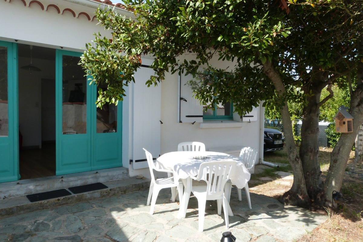 terrasse et salon de jardin - Location de vacances - Barbâtre