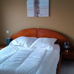 Chambre 1 avec un lit en 140 - Location de vacances - Jard sur Mer