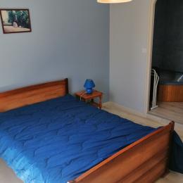Chambre 1 avec un lit en 140 et une salle de bain - Location de vacances - Noirmoutier en l'Île