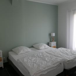 Chambre 1 avec deux lits en 90 et salle d'eau attenante - Location de vacances - Noirmoutier en l'Île