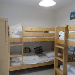 Chambre avec 4 lits en 90 en rez-de-chaussée - Location de vacances - L'Aiguillon-la-Presqu'île