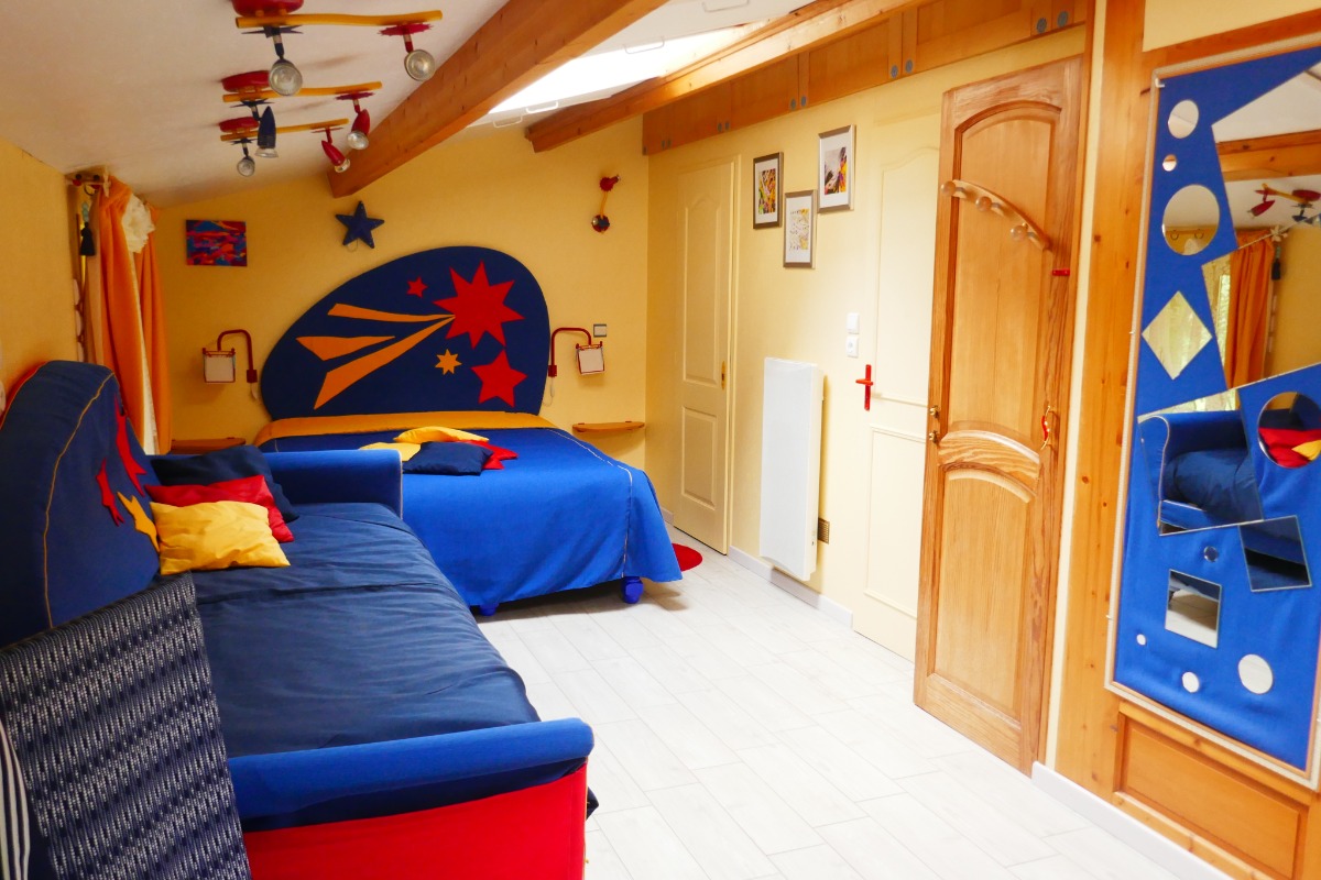 Un lit en 160 et deux lits gigognes en 90 - Chambre d'hôtes - Bazoges en Paillers